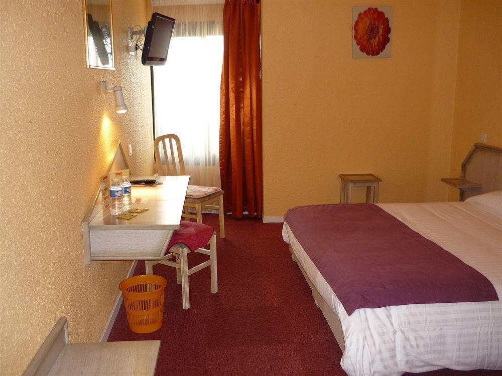 Logis Hotel Noemys Brive - Restaurant Le Teinchurier Εξωτερικό φωτογραφία