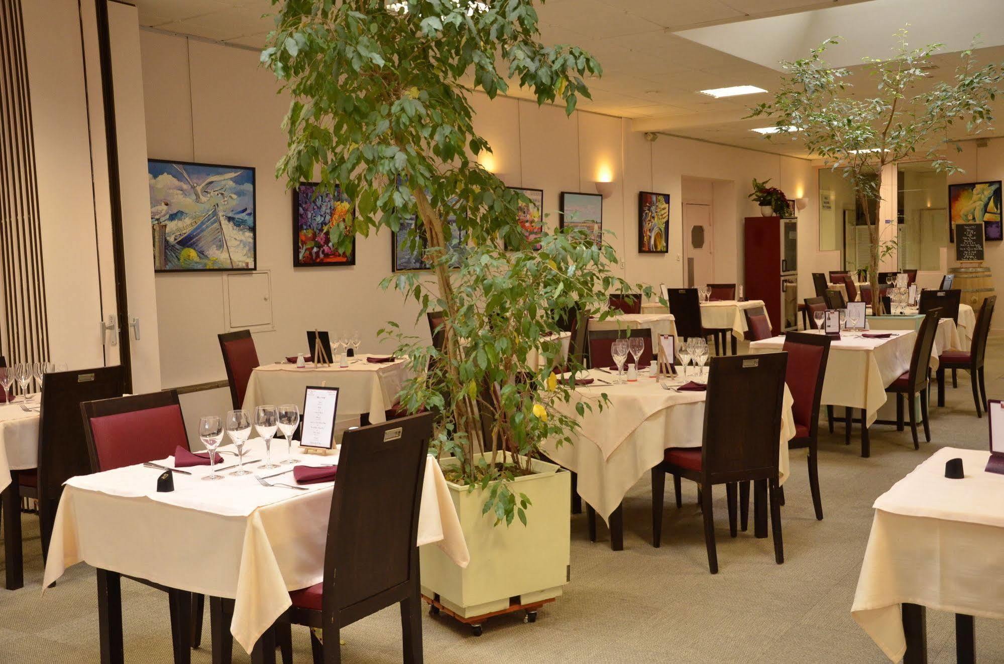 Logis Hotel Noemys Brive - Restaurant Le Teinchurier Εξωτερικό φωτογραφία